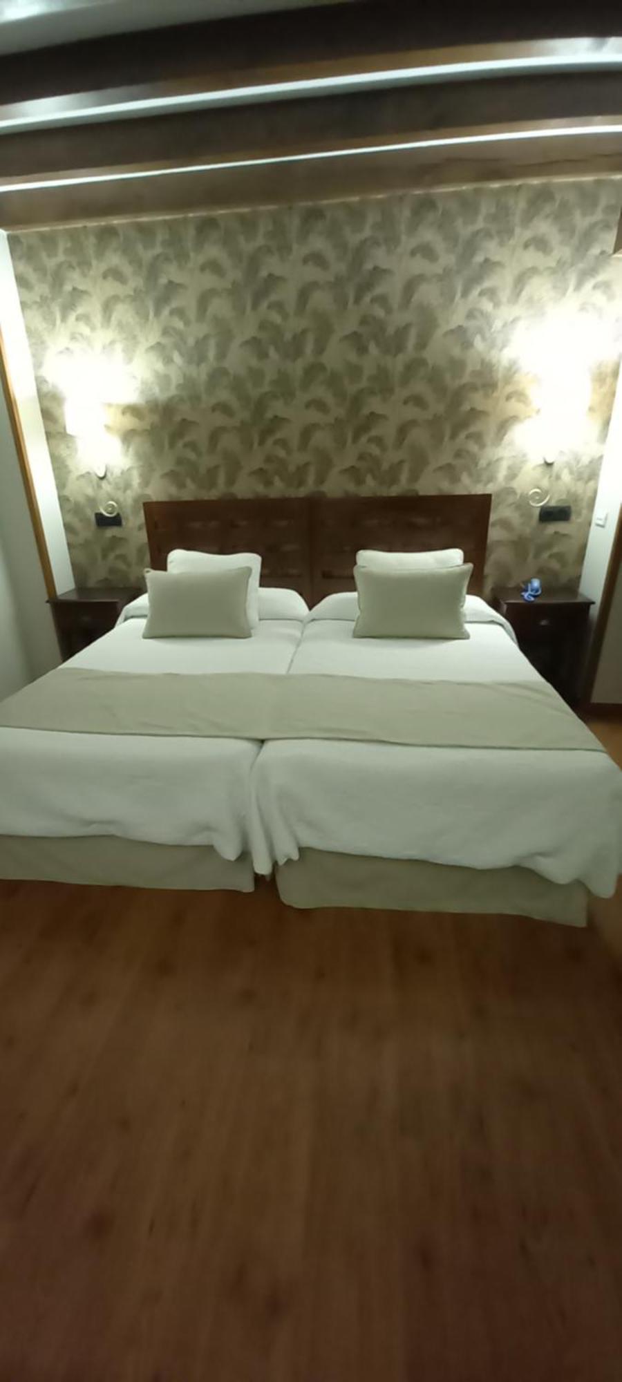 La Casona De Revolgo Hotell Santillana del Mar Eksteriør bilde